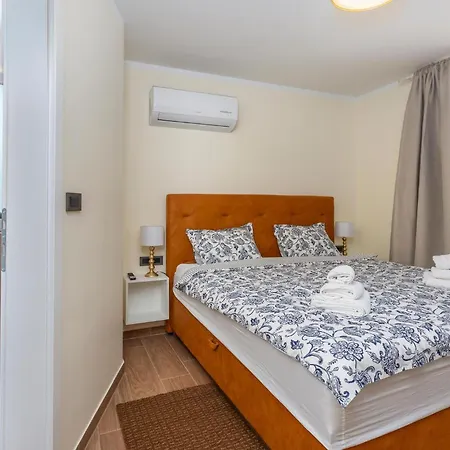 Lovely In Sveti Viddobrinjski With Wifi بيت للعطل *
