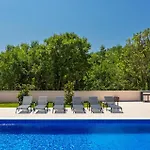 Lovely In Sveti Viddobrinjski With Wifi * Gostinjac