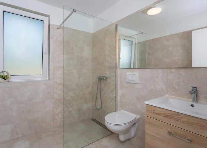 Lovely In Sveti Viddobrinjski With Wifi Ferienhaus *