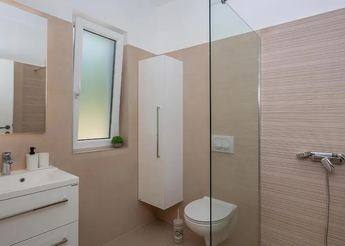 Ferienhaus Lovely In Sveti Viddobrinjski With Wifi