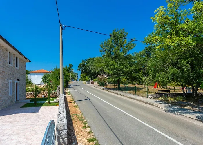 Lovely In Sveti Viddobrinjski With Wifi *