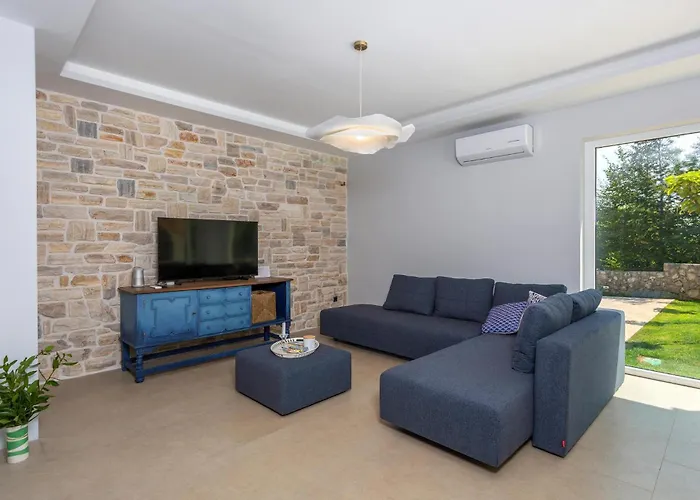 Ferienhaus Lovely In Sveti Viddobrinjski With Wifi Gostinjac