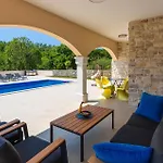 Lovely In Sveti Viddobrinjski With Wifi Tatil Evi Gostinjac